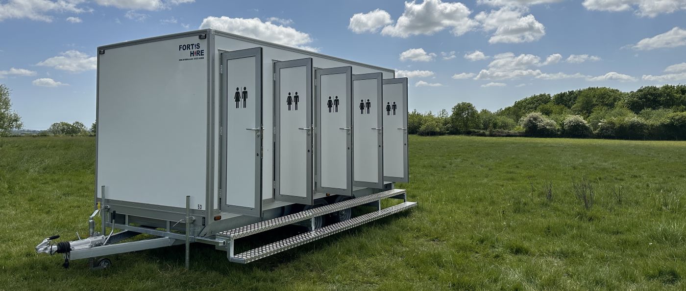 Luxury 5-bay toilet trailer
